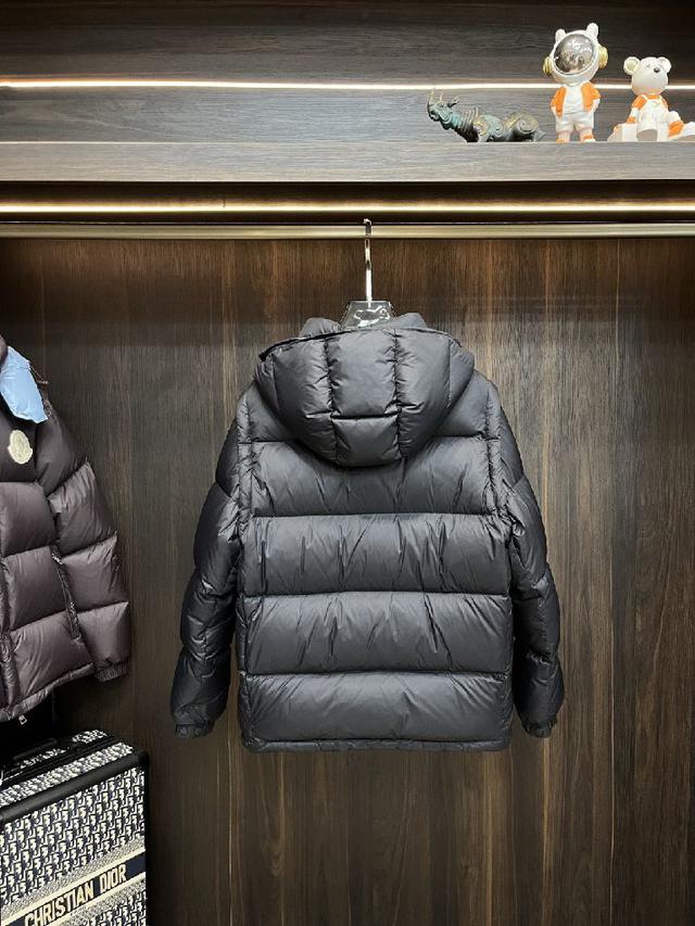 Moncler 2025最新款时尚设计师款羽绒外套❤️蒙口连帽羽绒服，