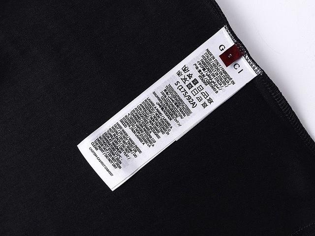 色加上马衔扣字母刺绣，定织纯棉双纱260克面料，舒适透气不易变形