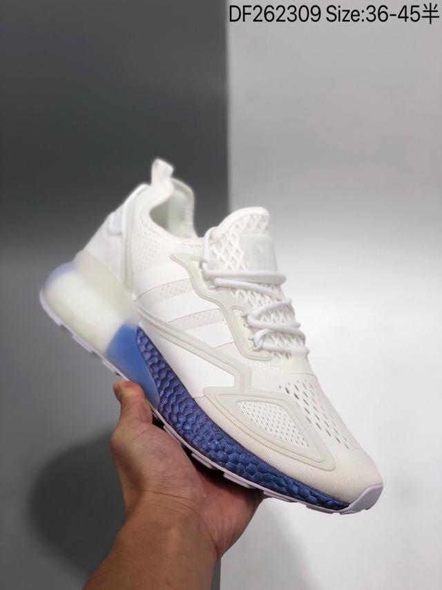 阿迪爆款跑鞋