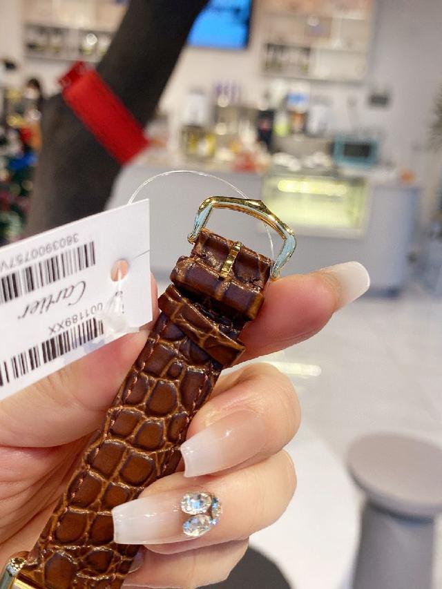 卡地亚 CARTIER-Tank腕表家族的代表作！采用全贵金属打造