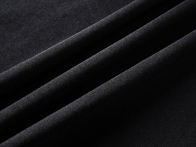 手感松软细腻又比一般棉布料扎实，舒适透气不易变形