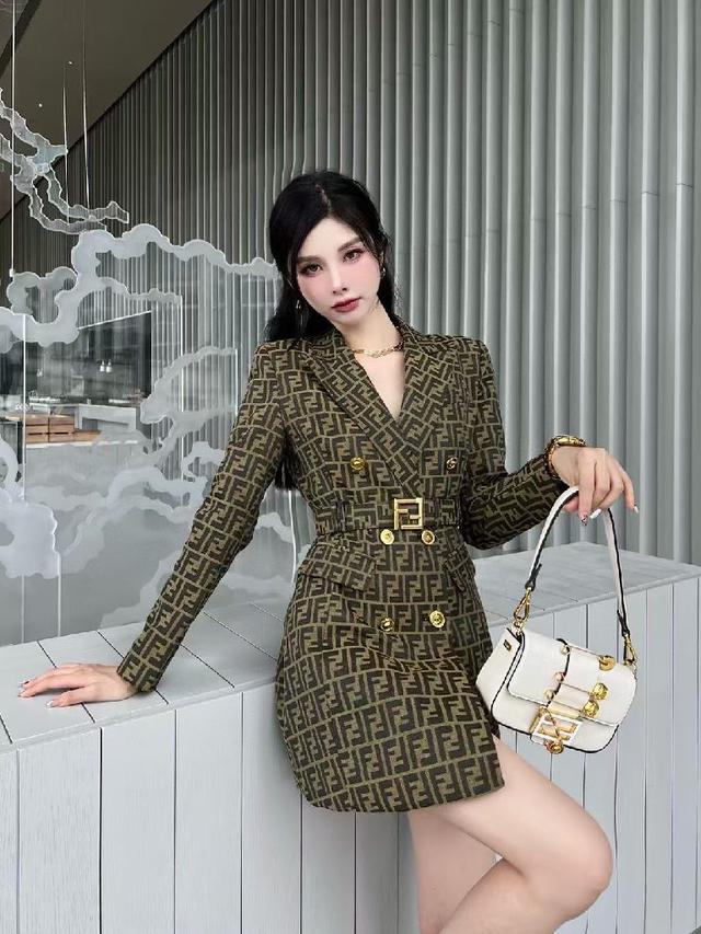 1730FENDACE胶囊系列 双F提花夹克中长外套 后背美杜沙巴洛克印花