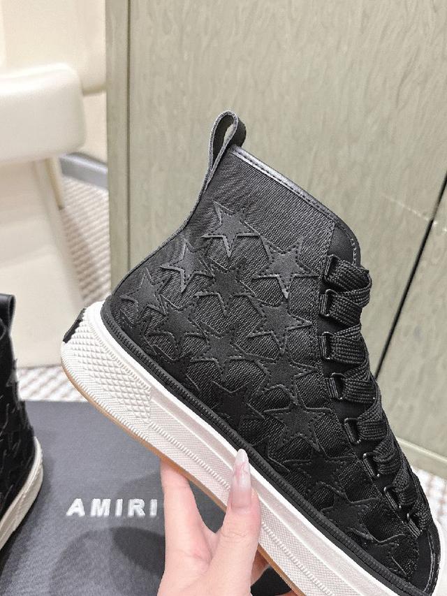 采用高密度加厚精梳棉帆布经特殊处理比一般帆布更耐脏