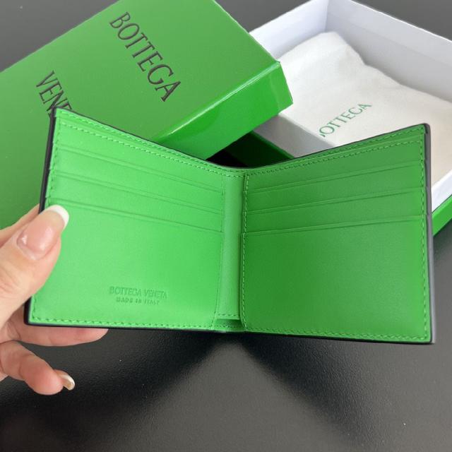 大编织短夹  两折扣短夹式   纯手工编织 原厂牛皮。柔软度刚刚好