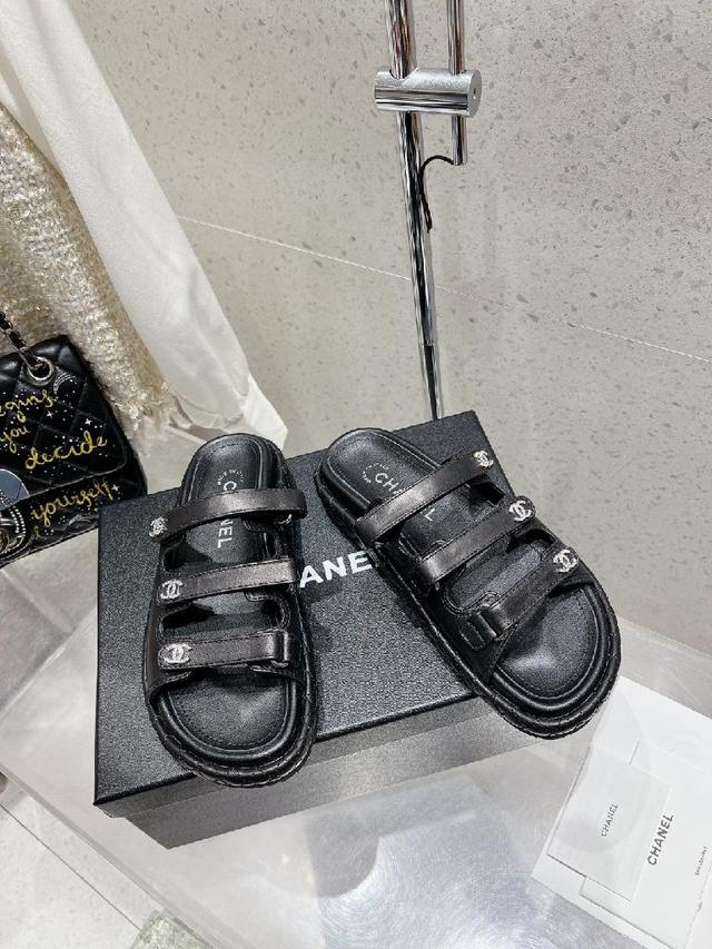 CHANEL·香奈儿 2025早春新款 小香菱格双钻扣魔术贴三带沙滩拖鞋凉鞋凉拖