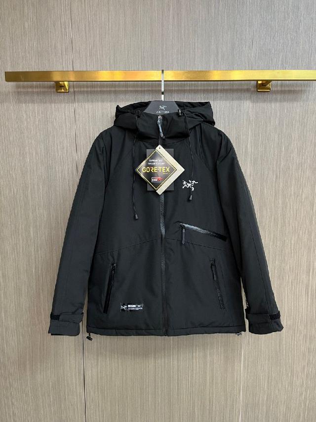 新款羽绒服。这款号称羽绒服届最贵的，全部90绒的