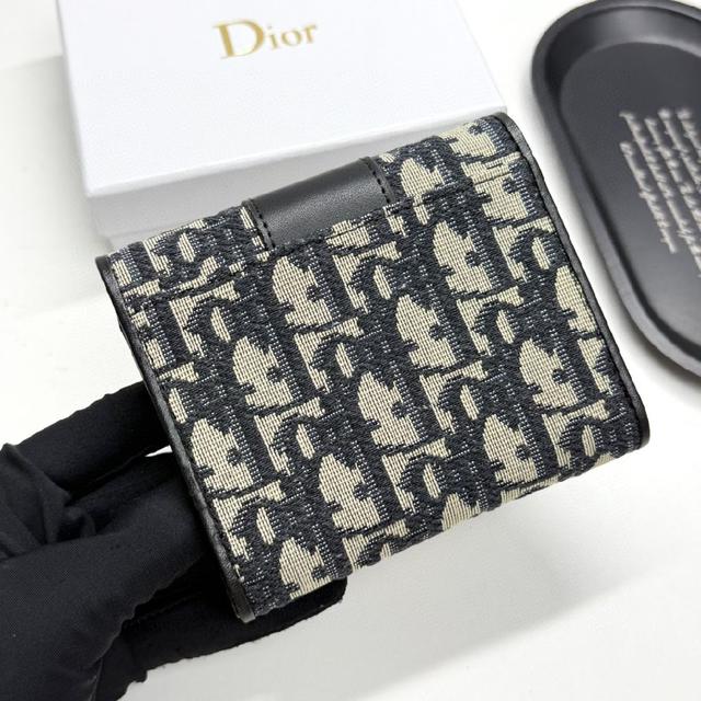 Dior专柜秋冬新款火爆登场！采用头层牛皮，做工精致，