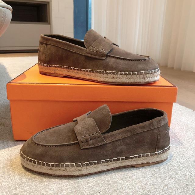 万人大秀的丑萌雪地靴重新翻红，不分男女不分左右，