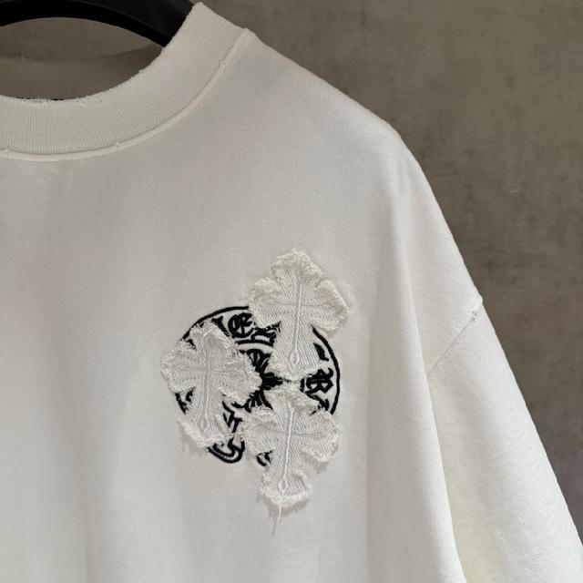 整衣洗水两遍 前后幅刺绣 四边磨破挑破 重磅面料 领口采用冰感索罗娜 宽松版型