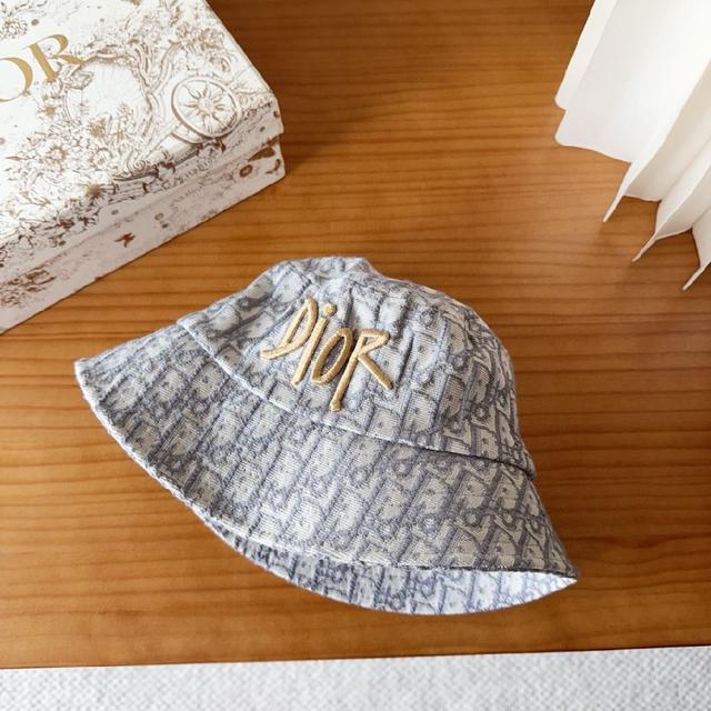 迪奥渔夫帽🧢休闲百搭款🆒