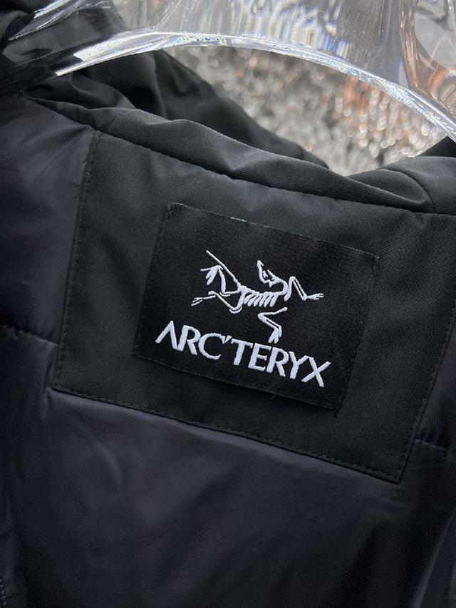 官网款2025秋冬新款羽绒服。这款号称羽绒服届最高端的