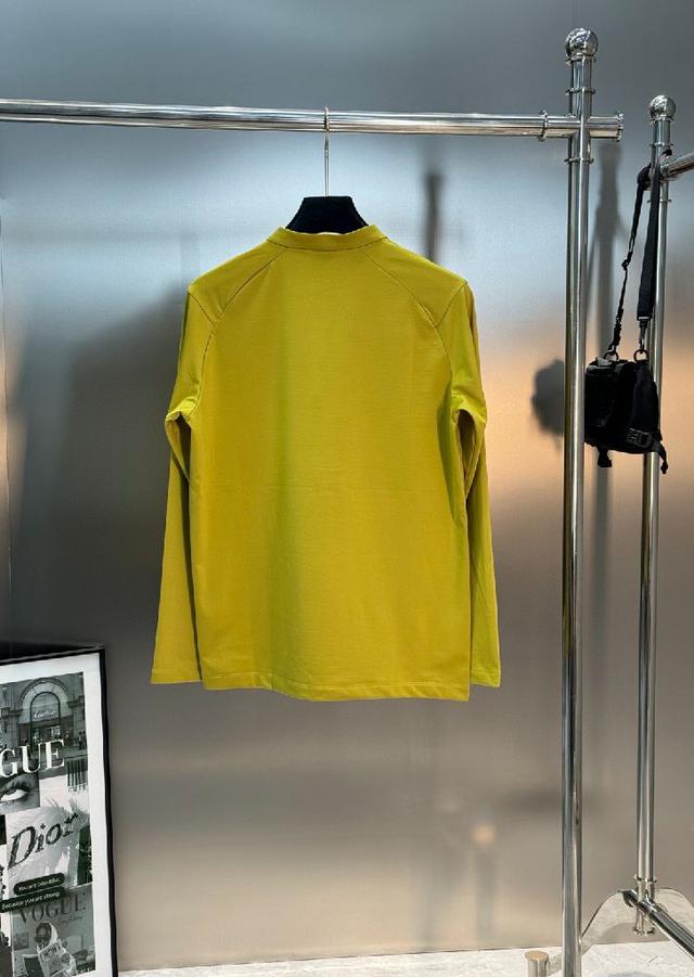 迪桑特新款运动半拉领长袖T恤.此款面料融合了聚