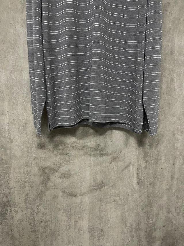 Miu Miu 25ss 高级灰条纹小标翻领长袖polo衫 面料采用