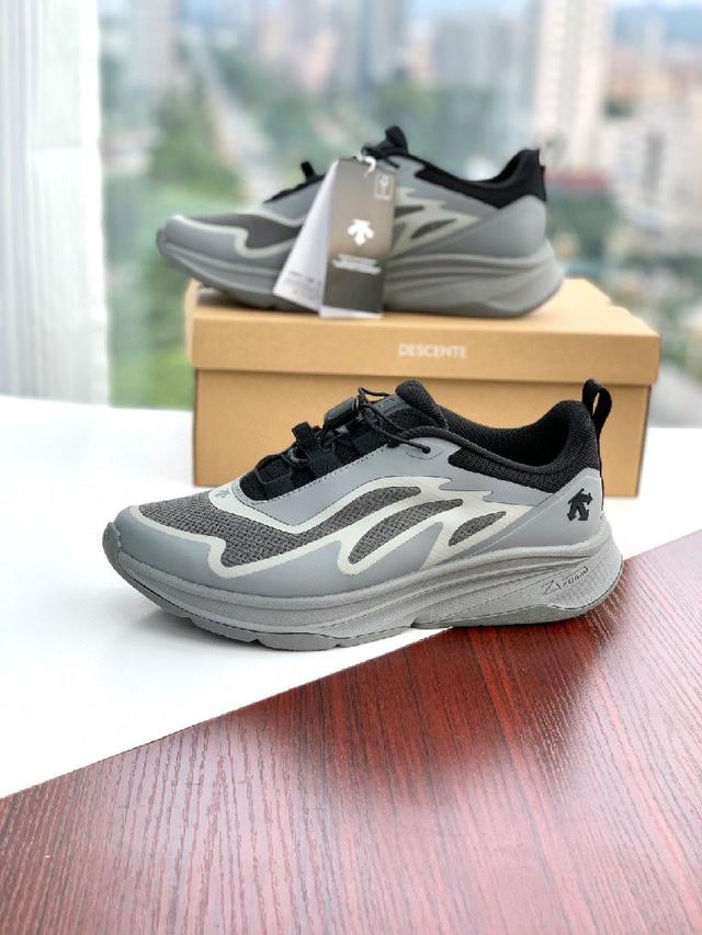 迪桑特DESCENTE Enerzite 时尚潮流 低帮跑步鞋 男女同款 灰黄色