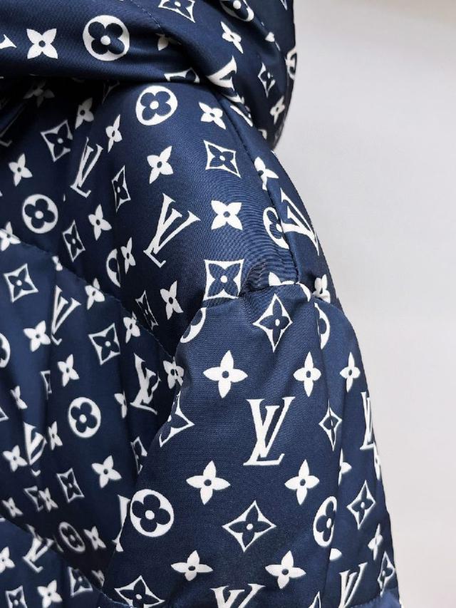 官网款2025秋冬新款羽绒服。这款号称羽绒服届最高端的