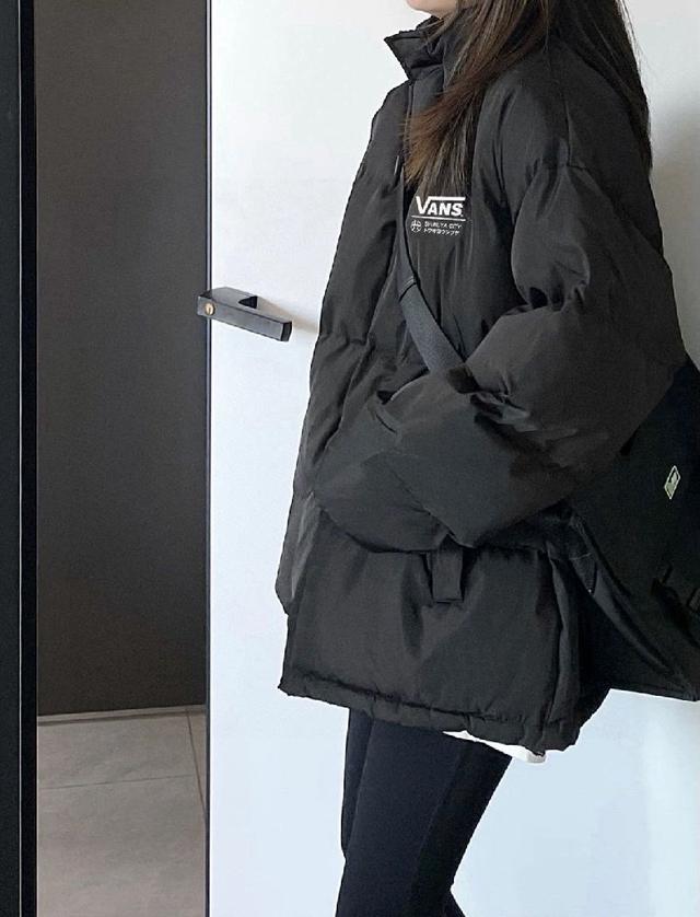 整件衣服完全塞的满满当当  冬日站在大雪中也完全没有感觉