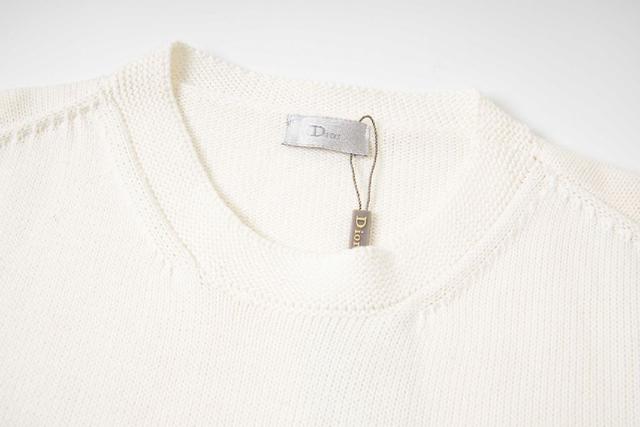 面料采用重磅480克双纱面料  整衣洗水 前后后幅十字贴皮