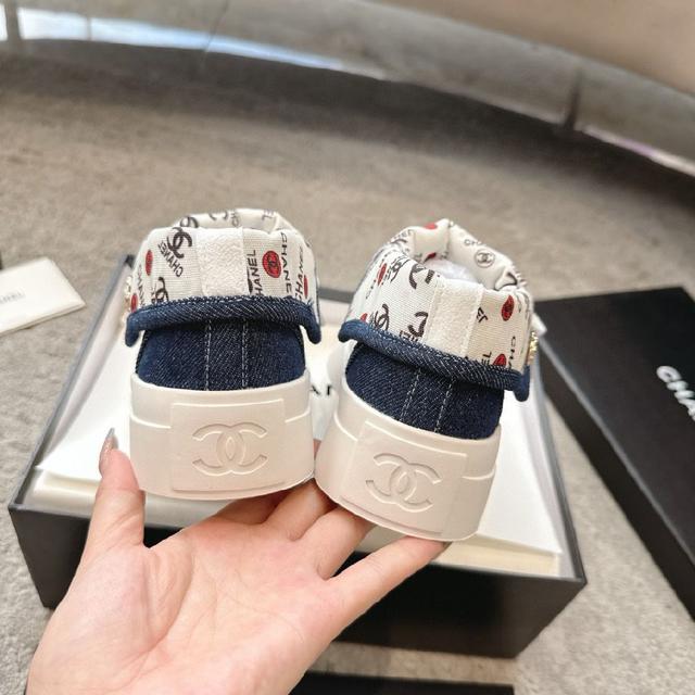 网红明星小红书狂追热推 发售蠢萌可爱的造型带了点复古味！ 造型特殊