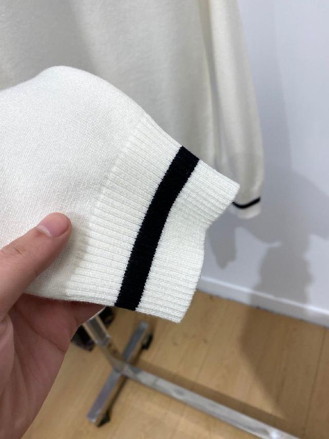 2025新品羊毛衣 具有手感细腻柔软，可直接与肌肤接触，