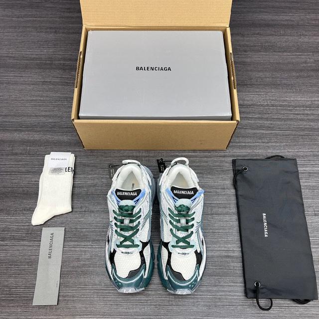 巴黎世家-Runner、是通过溢胶、做旧、缝线等细节