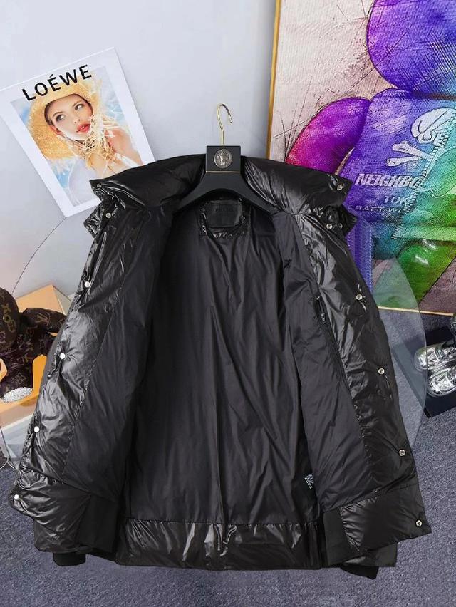 2025春冬新款羽绒服。这款号称羽绒服届最贵的，全部90绒的