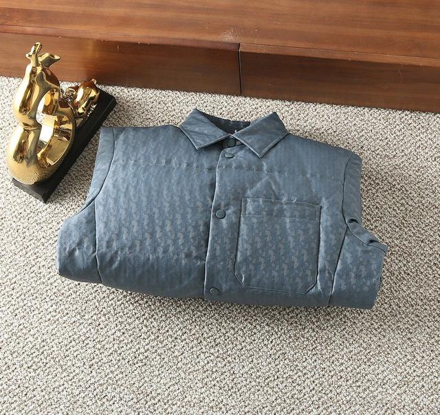 Browne暗四杠中长款羽绒服 这款黑色连帽羽绒服，设