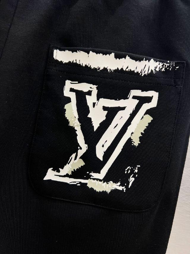 细节无可挑剔，顶级辅料配备，原版logo设计理念，手感细腻柔软