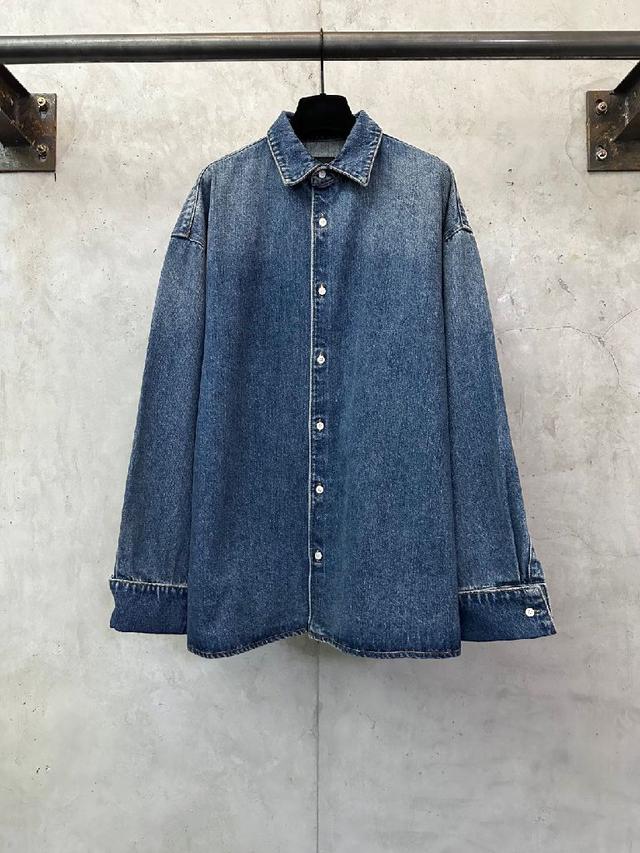 面料:定染赛洛纺12支*12支竹节牛仔面料 人工马骝 成衣洗褪 定制三角标