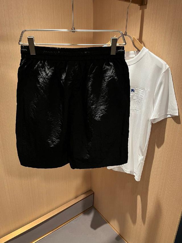 迪奥25s新款翻领Polo衫👨🏻本款Polo衫采用丝光珠地棉面