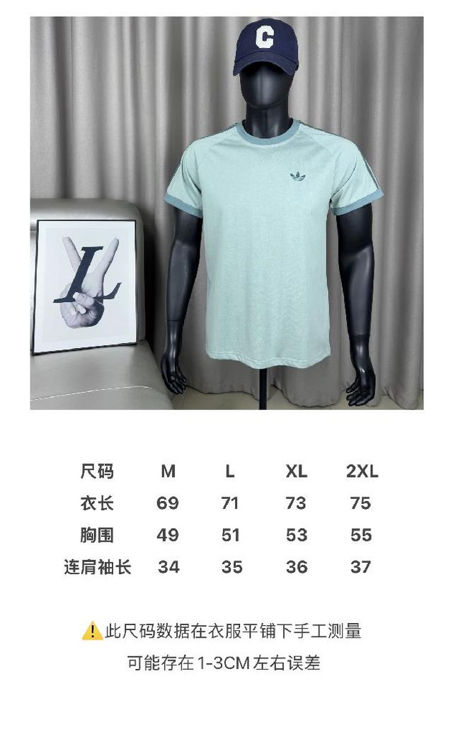 螺纹拼接三条杠，袖口与领口均采用高品质螺纹面料进行拼接，弹性十足久穿不易变形，