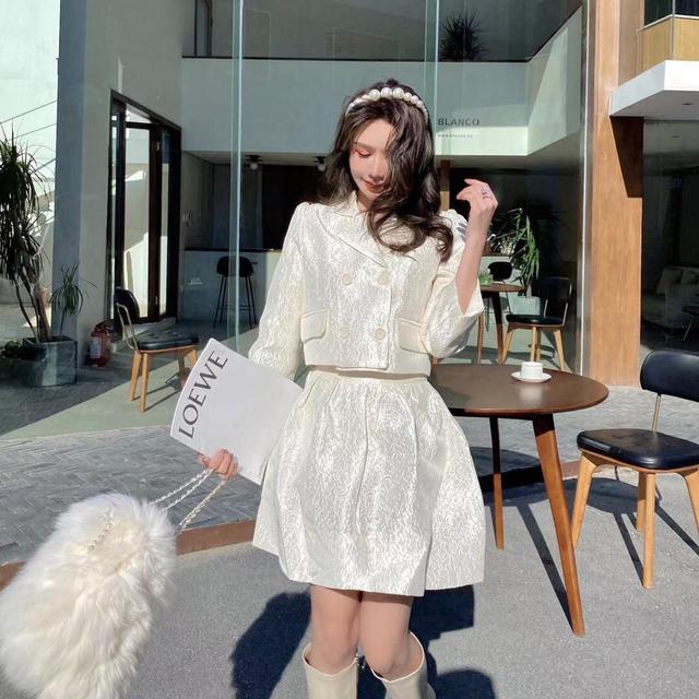 輕奢緹花套裝