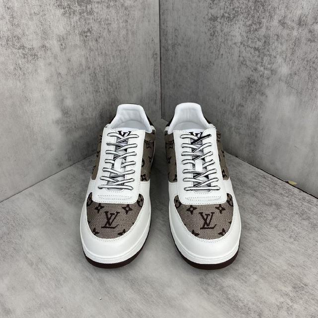 Louis Vuitton 23ss Rivoli 运动鞋为柔软牛皮革压印经典