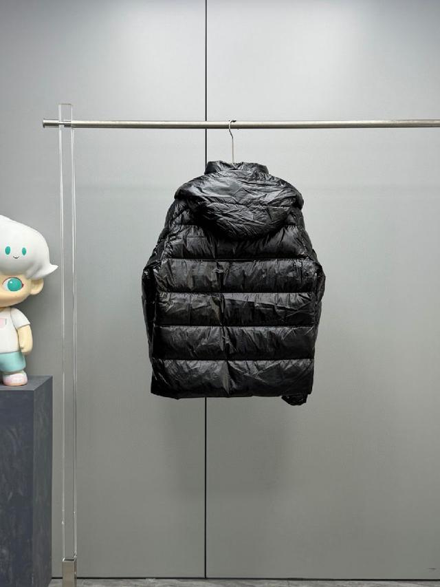 西太后女款可脱袖连帽羽绒服