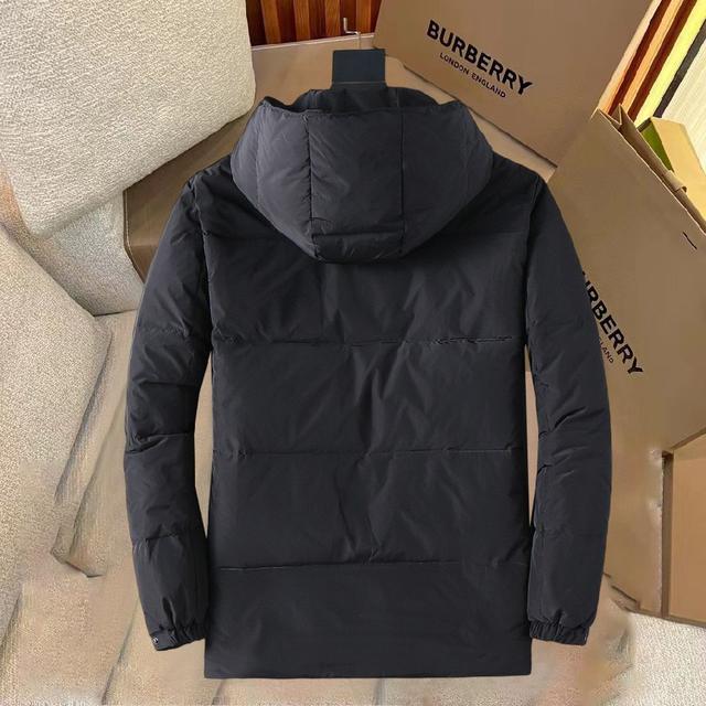 新款羽绒服。这款号称羽绒服届最贵的，全部90绒的