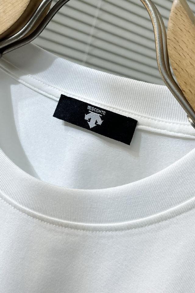 迪桑特新款运动半拉领长袖T恤.此款面料融合了聚