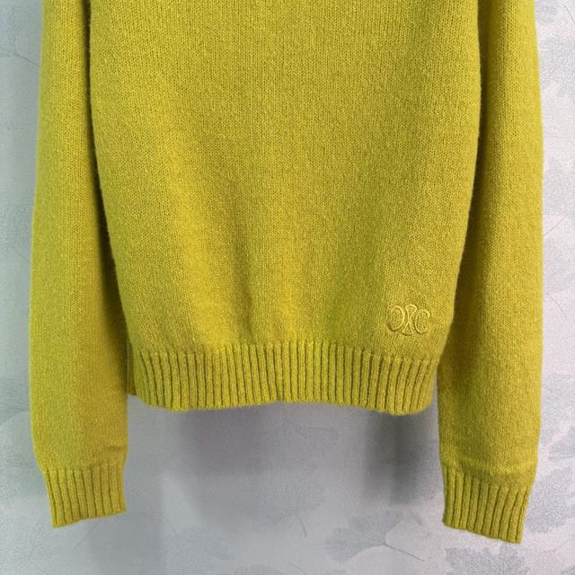 2025早秋新款条纹针织开衫 精致立体山茶花装饰 V领设