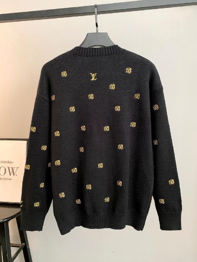 Lv2024经典烫砖炮珠工艺棒球服外套 ，白敬亭同款700g龙凤尼搭配荔枝纹棋盘格设计手袖，