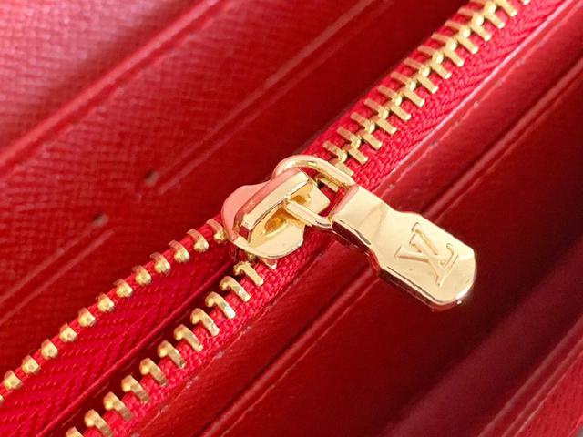 M60531 内面配色 这款信封式钱夹以优雅的 Monogram 帆布制成