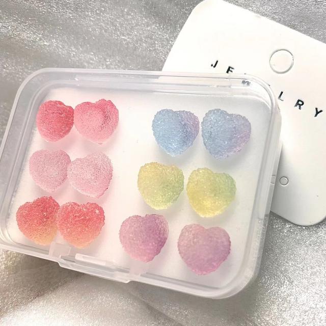 創意搞怪少女心形漸變軟糖耳釘(預購)