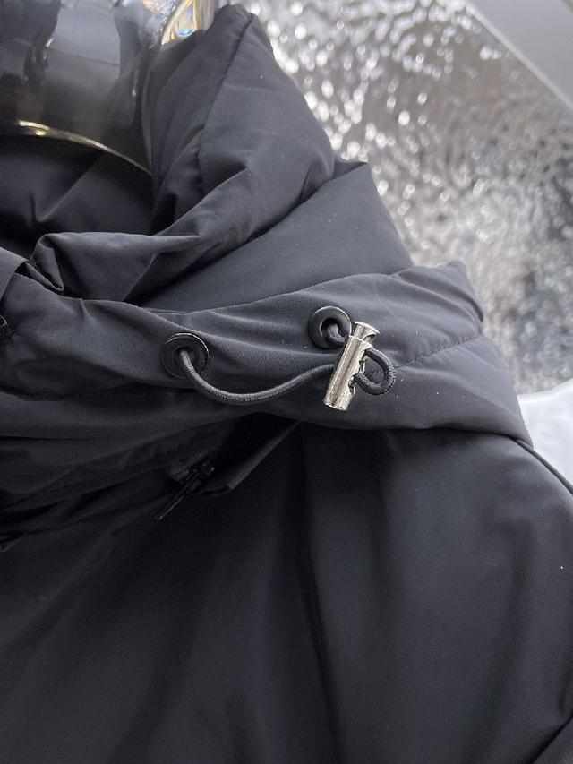 官网款2025秋冬新款羽绒服。这款号称羽绒服届最高端的