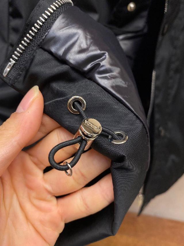 Prada 2025最新款时尚设计师款羽绒外套❤️‍🔥普拉达