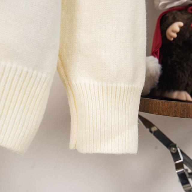 刺绣采用进口百灵达刺绣机器，该款刺绣经过调改6产后已达到原版