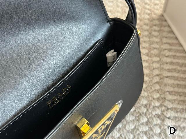 可盐可甜的 MiuMiu 女孩 miumiu wander包包