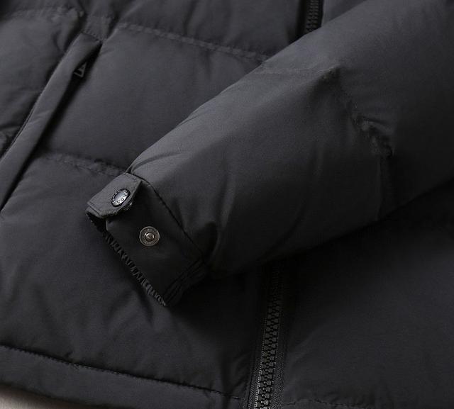 秋冬新款羽绒服。这款号称羽绒服届最贵的，全部90绒的