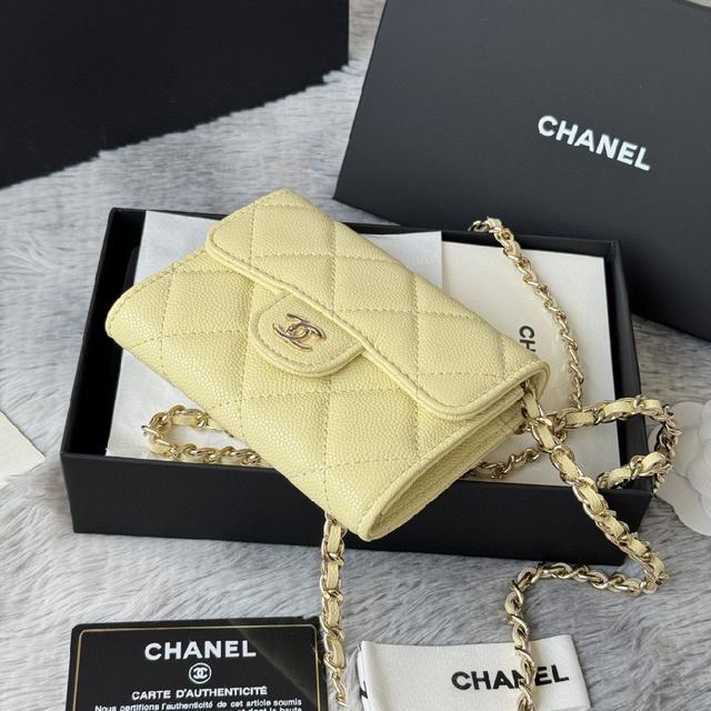 小香链条小包、鱼子酱牛皮制作 可以装口红，信用卡 一些小零钱