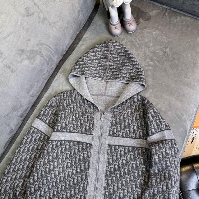 轻奢主义 男女日常通勤穿搭必备单品  正确版本  欢迎对比