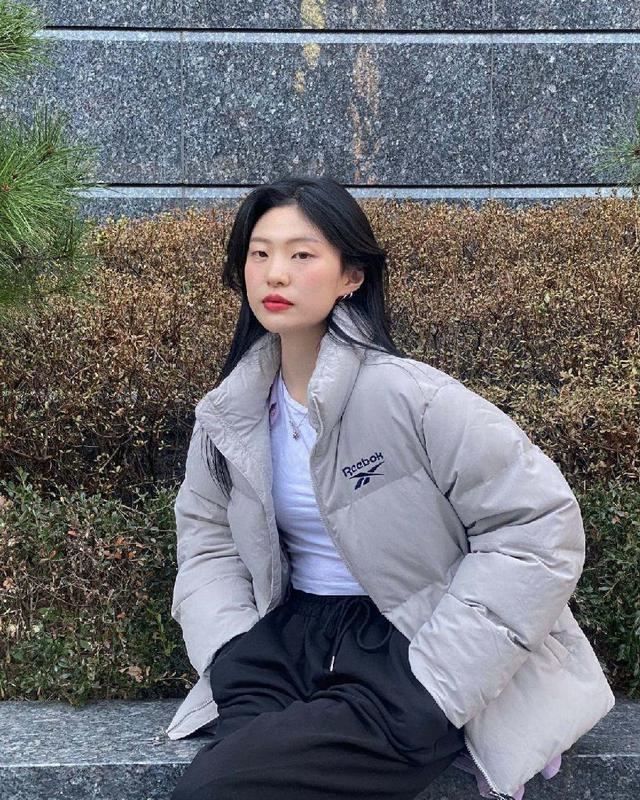 整件衣服完全塞的满满当当  冬日站在大雪中也完全没有感觉