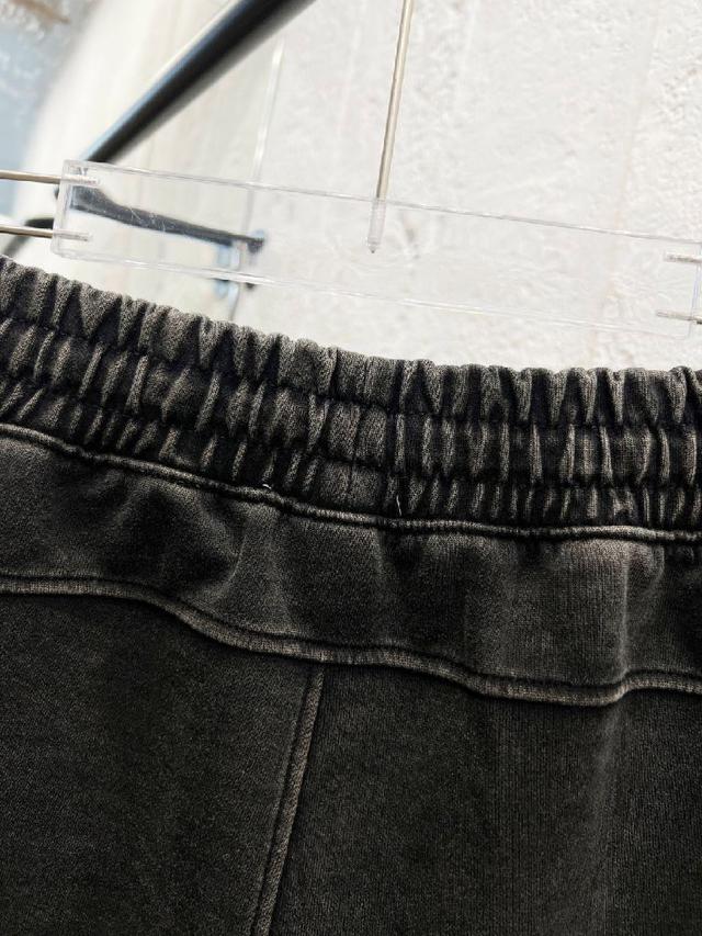 体现品质。手感细腻柔软！呈现休闲裁剪，上身版型超赞