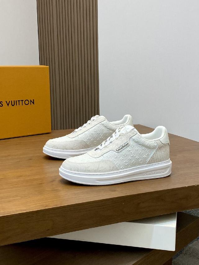 新品男士高端休闲运动鞋，选用进口头层牛皮丝印品