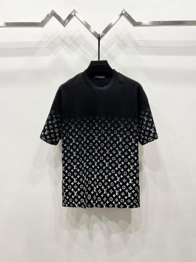 法国路威酩轩集团-LVMH旗下品牌，著名奢侈品箱包和皮具